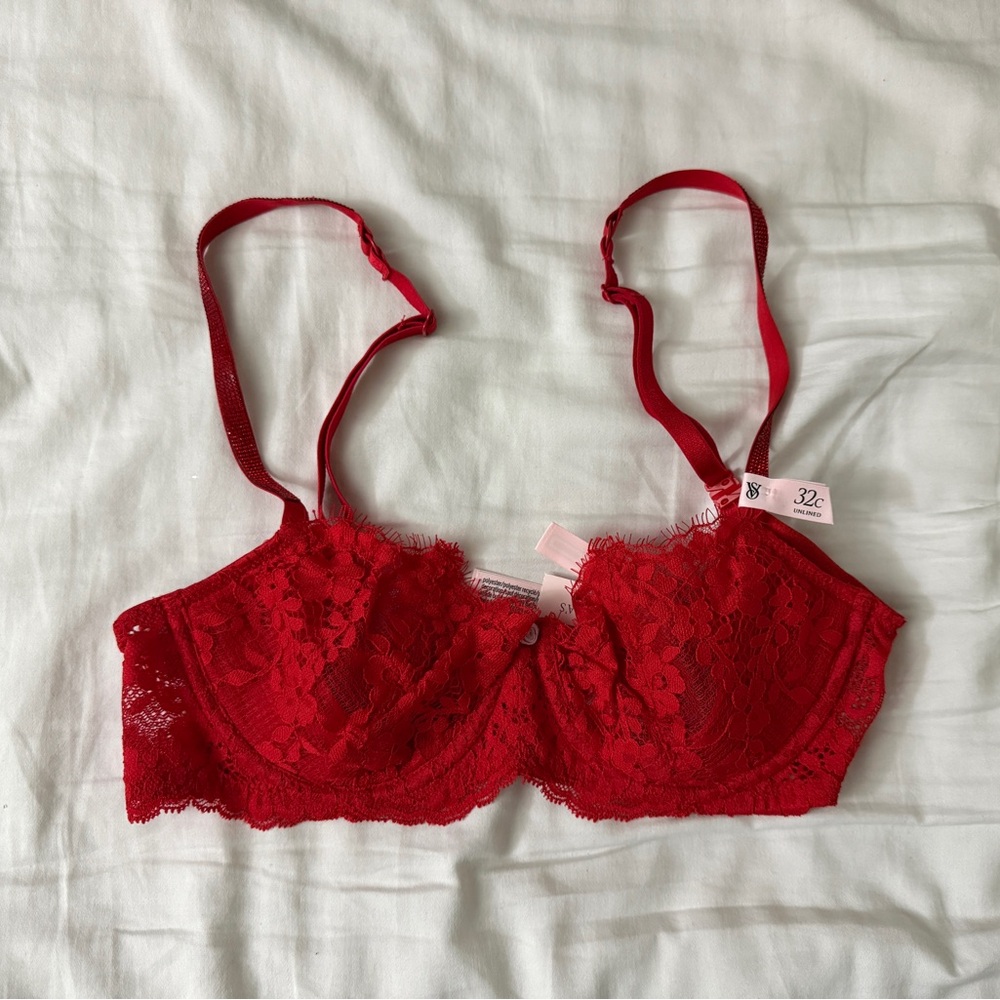 BRAND NEW Victoria's Secret Vibrant Red Lace Bra